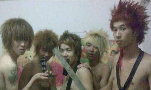 鄉(xiāng)村非主流是什么意思?鄉(xiāng)村非主流下一句?農(nóng)村卡哇伊 貴族殺馬特