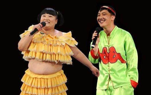 趙本山的徒弟趙丹,曾經是肉嘟嘟的,看看現在,簡直不像是一個人,經過一番努力,現在是脫胎換骨,終于成為大家心中的“女神”!笑起來太可愛了。