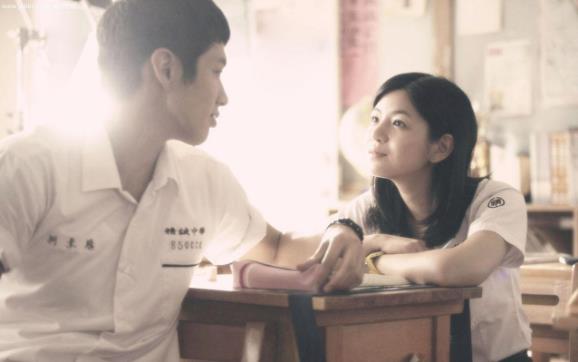 后臺暗戀是什么意思什么梗?新暗戀方式:有一種喜歡叫做后臺暗戀