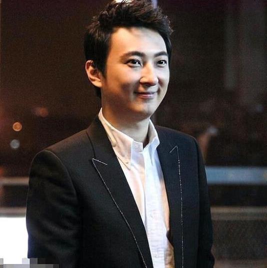 不知爹富王思聰是什么意思什么梗?王思聰被曝16歲前不知家里有錢(qián)遭調(diào)侃