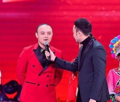 禿然長大是什么意思?童星阿爾法19歲謝頂21歲植發成功分享經歷