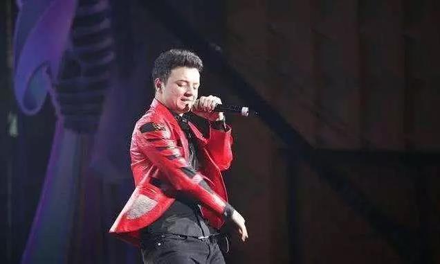 禿然長大是什么意思?童星阿爾法19歲謝頂21歲植發成功分享經歷