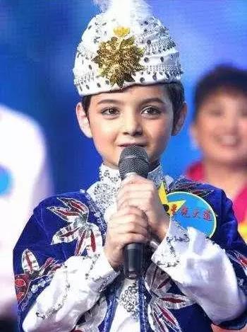 禿然長大是什么意思?童星阿爾法19歲謝頂21歲植發成功分享經歷