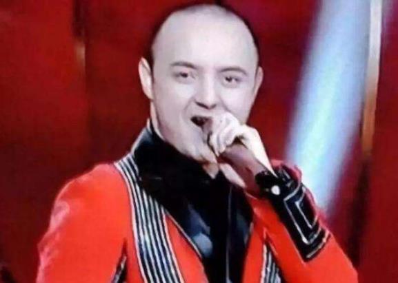 禿然長大是什么意思?童星阿爾法19歲謝頂21歲植發成功分享經歷