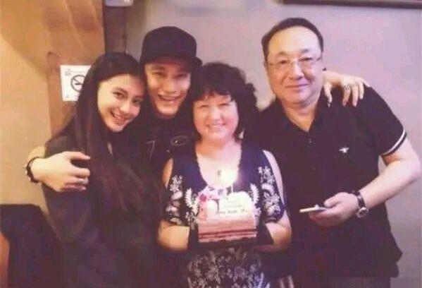 黃曉明春晚小品頻爆自黑金句 “我不要你覺得,我要我覺得”原音重現