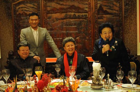 胡軍為父母籌辦金婚晚宴,分享經營婚姻要訣:信任、尊重、欣賞