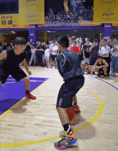 廣東獨臂籃球少年視頻回應NBA巨星庫里:“我超級喜歡你”