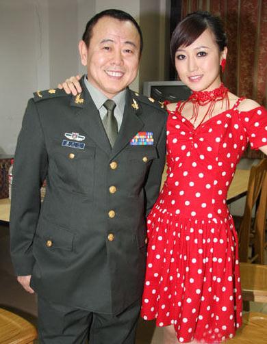 潘長江女兒潘陽今日大婚-潘長江和愛女潘陽