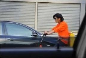 謝霆鋒送外賣 杭州外賣哥酷似謝霆鋒微博走紅