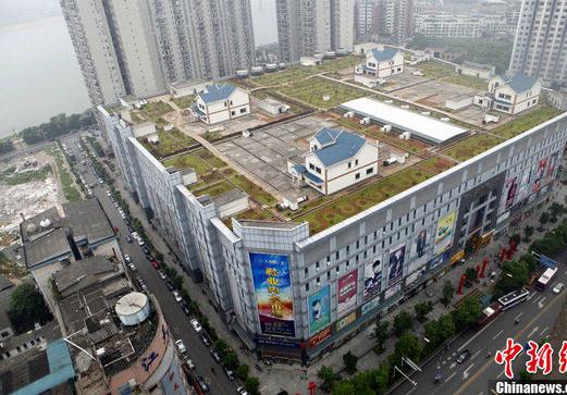湖南株洲現“最牛樓頂別墅”-百貨商場樓頂現“別墅”