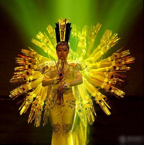 環(huán)衛(wèi)工人上演千手觀音,舞臺現場美輪美奐不輸專業(yè)演員