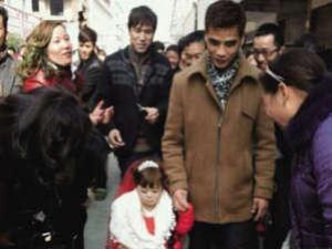 ��Ĵָ����Ļ�Y��35�qŮ�����߲���1���c26�q1.75�����ӽY��