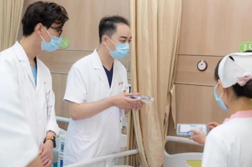 西安國際醫學孫峰醫生《女友雜志》專訪,帶你揭秘眼睛變漂亮的秘密