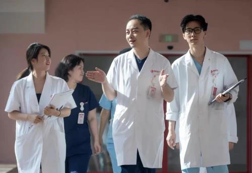 西安國際醫學孫峰醫生《女友雜志》專訪,帶你揭秘眼睛變漂亮的秘密