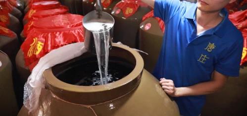獨(dú)家揭秘!“會(huì)呼吸”的陶壇,升華唐莊酒醬香風(fēng)味