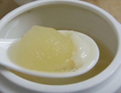 霧霾天氣吃什么排毒？霧霾天氣喝什么好？霧霾天氣注意事項，雪梨燉百合潤肺抗病毒