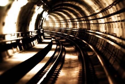 地鐵出現(xiàn)事故如何自救？地鐵安全自救必備知識大全