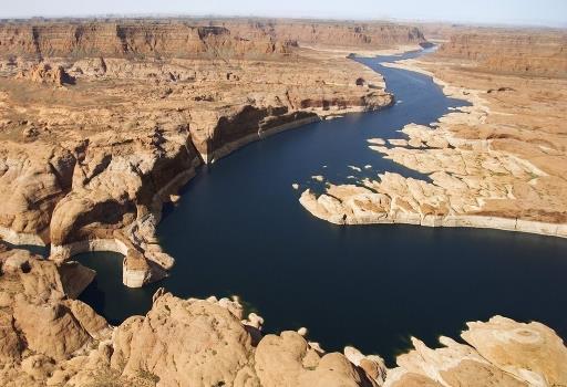 三十年河?xùn)|,三十年河西,莫欺少年窮是什么意思