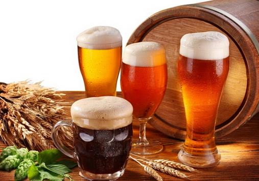 夏季哪些人不宜喝啤酒？夏天七類人喝啤酒的壞處