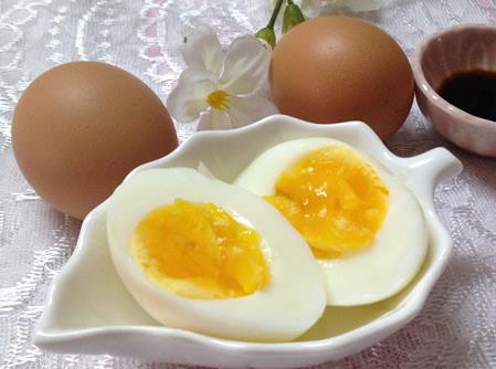 剛煮熟的熱雞蛋能用冷水冷卻嗎?熱雞蛋忌用涼水冷卻