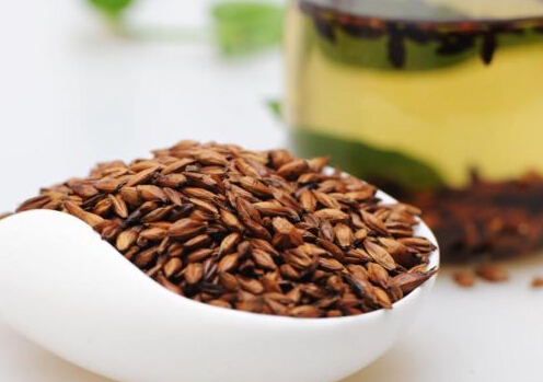 女性喝麥茶能夠抗衰老養顏