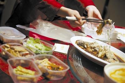 餐后打包注意事項：餐后不是所有的剩菜都適合打包