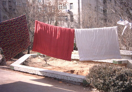 曬被子的最佳時(shí)間是什么時(shí)候？曬被子要曬多久