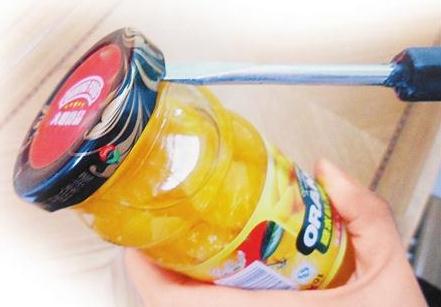 玻璃罐頭瓶蓋打不開怎么辦？熱水泡一泡20秒輕松啟開罐頭瓶蓋