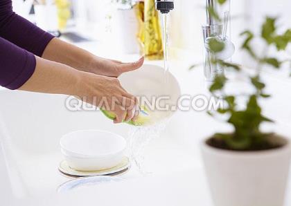 怎樣洗盤子省水?洗餐具節水生活小竅門