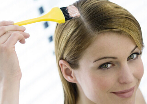 洗染發劑弄手上怎么洗？洗染發劑弄衣服上怎么洗