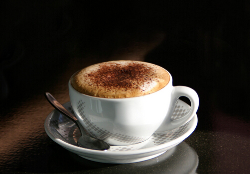 男孩喝咖啡導致血壓高-咖啡的危害