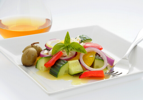 調(diào)查顯示沙拉含鹽比漢堡高-沙拉的好處