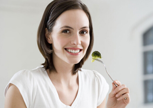 吃飯時應(yīng)當(dāng)先吃魚后吃飯-要想不得病要這樣飲食