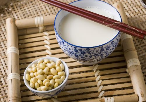 女人每天喝豆?jié){對身體好嗎?女人喝豆?jié){的好處