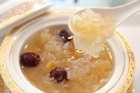 如何挑選銀耳？食用銀耳的注意事項