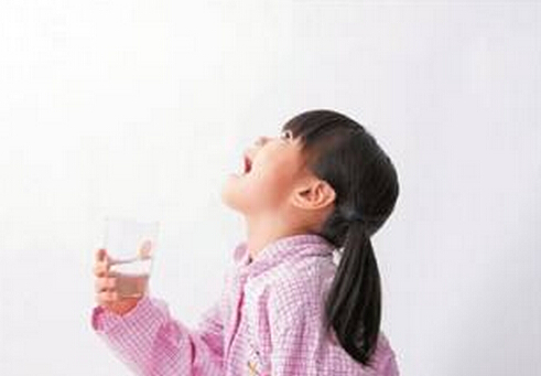 咸橄欖麥冬飲緩解嗓子疼-嗓子疼吃什么好？