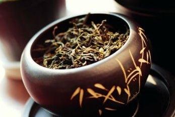 口臭吃什么好?七種食物去除口臭讓你吐氣,嚼嚼茶葉去口臭