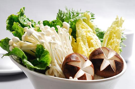 蔬菜蟲(chóng)眼多就說(shuō)明沒(méi)有農(nóng)藥嗎？挑選蔬菜的注意事項(xiàng)