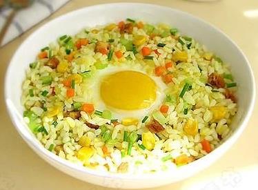 蛋炒飯怎樣炒才能金黃誘人？蛋炒飯怎么做好吃