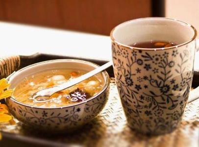 潤肺益氣湯中極品:七款銀耳養(yǎng)肺湯的做法大全