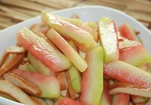 西瓜皮也可以吃？西瓜皮的做法大全