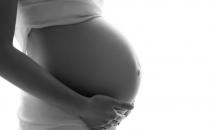 周工作超40小時或經常抬舉重物，難受孕！