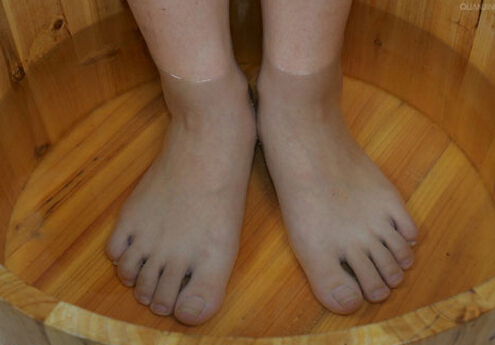 泡腳的好處-用什么泡腳好?