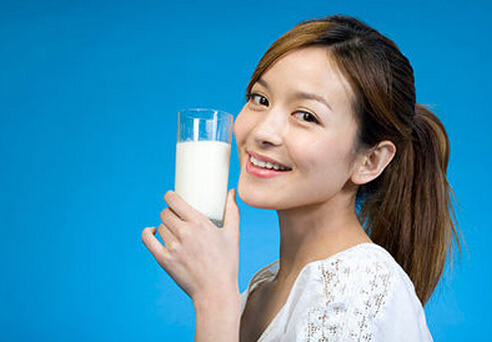 失眠的原因有哪些？有助睡眠的食物推薦