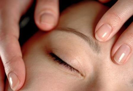 黑眼圈怎么去除?眼部按摩法輕松去除黑眼圈