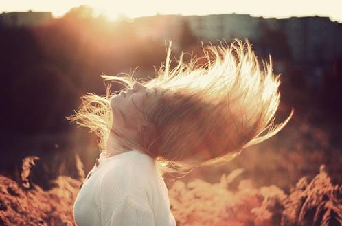 秋季怎么護(hù)發(fā)?秋季護(hù)發(fā)要拒絕毛糙和靜電