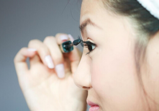 睫毛膏干了怎么辦？怎樣防止睫毛膏變干？