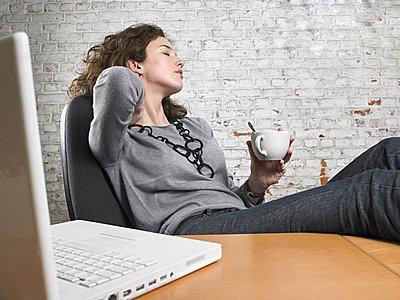 困了怎么辦?白領一族上班族學生族犯困時提神醒腦小妙招