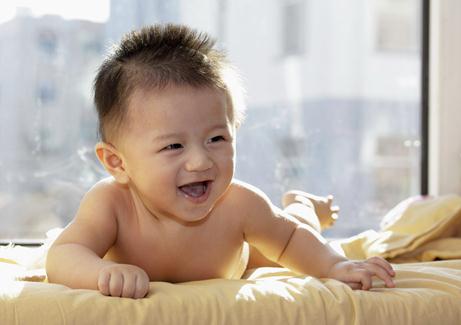 嬰兒曬太陽的好處-寶寶應該如何曬太陽