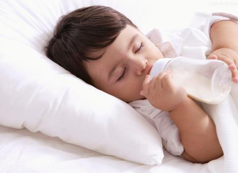 寶寶不吃奶瓶怎么辦?采用奶粉喂養的注意事項